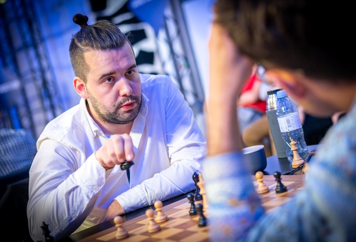 Nepomniachtchi nears Candidates title and tilt at Carlsen's world chess  crown, Chess