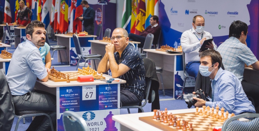 London, UK. 15th December 2018. Chess grandmasters Fabiano Caruana, (US)  world #2 Levon Aronian (Armenia), world #6 playing for the Third and Fourth  place in the final of the Chess Classics been