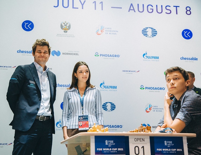 Carlsen Takes A Tuesday Warming Up For World Cup 