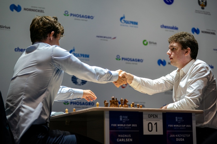 Near-flawless Carlsen takes lead over Duda in Charity Cup final