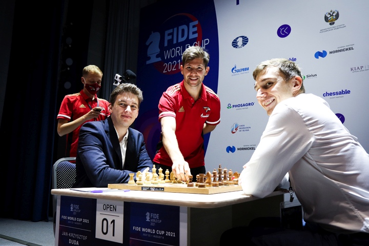 World Cup 2021 winner Jan-Krzysztof Duda shows his win over