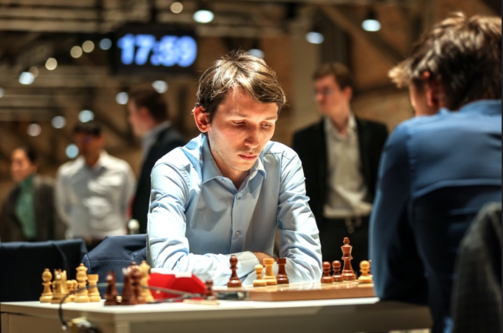 FIDE  Grand Swiss R8: Firouzja Increases Lead, Now World #4 