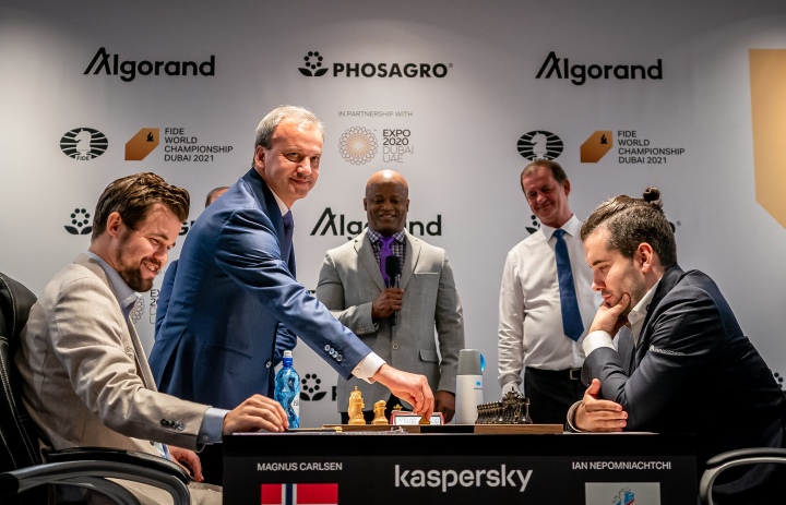 Carlsen and Nepomniachtchi draw chess world title opener after