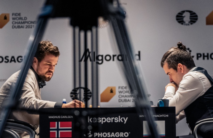 World Championship Game 10: Nepo safely draws, keeps the lead