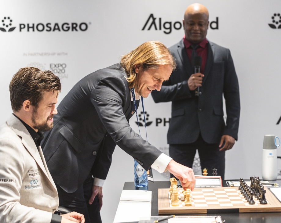 FIDE World Chess Championship Game 4