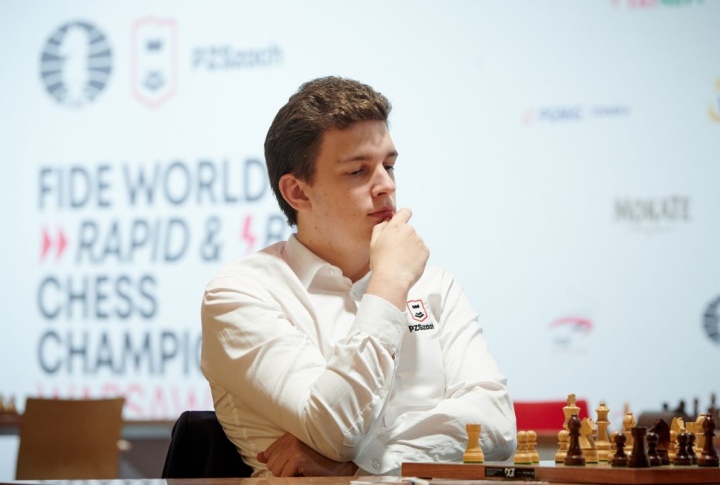 Magnus Carlsen beat reigning World Rapid Champion Nodirbek Abdusattorov on  Day 1