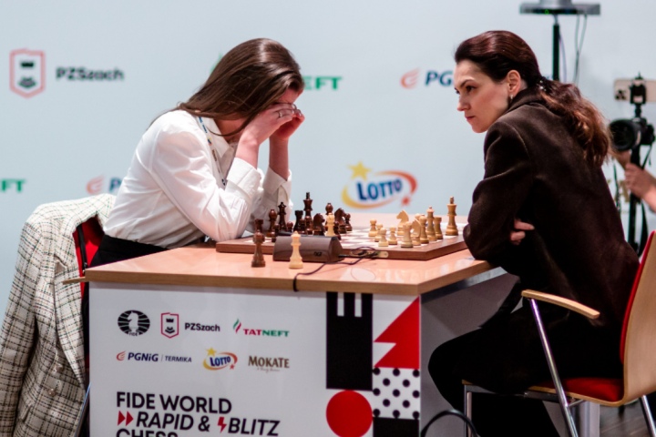 FIDE World Chess Championship Game 2: Adventurous Carlsen Scrambles For  Draw 