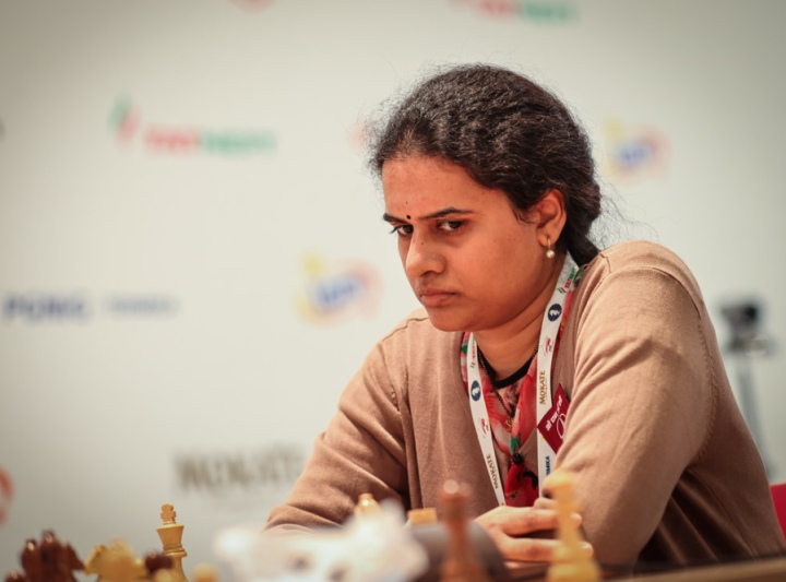 World Blitz Chess Championship Day 1: Aronian and Assaubayeva Lead