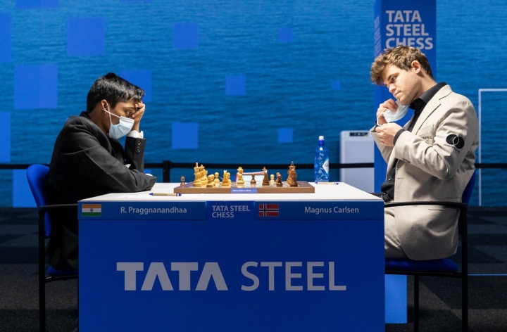 Tata Steel Chess 2022: Magnus Carlsen beats Anish Giri to score a full  point. 