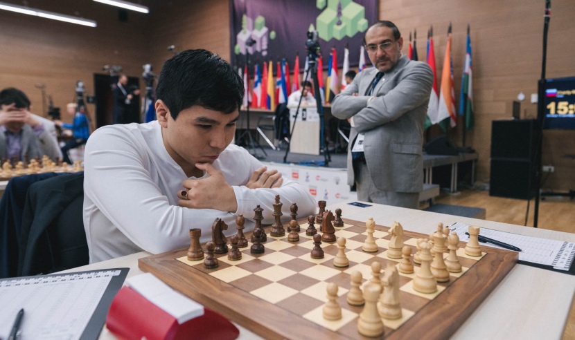 Ian Nepomniachtchi Advances to FIDE World Fischer Random Championship  Play-Off