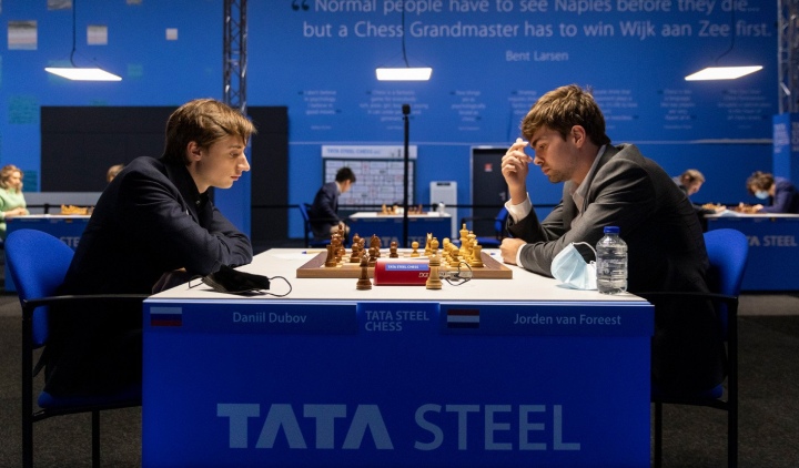 Tata Steel, Day 8: Caruana Self-Destructs, Loses to Carlsen