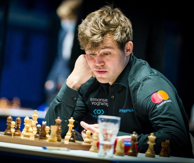 Tata Steel Masters R09: Carlsen wins, regains sole lead