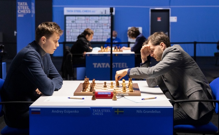 Carlsen attacks with the Semi Slav -CCT finals: Duda vs Carlsen