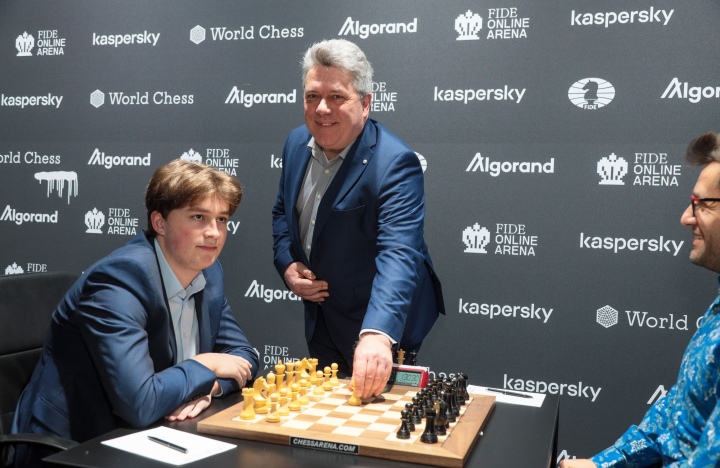 RUSSIA, MOSCOW - FEBRUARY 15, 2023: Russian chess grandmaster Daniil Dubov  (C) is seen during a