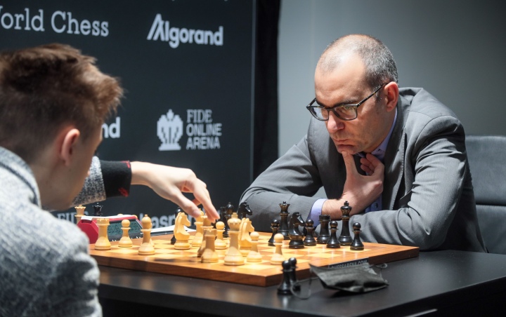 Vincent Keymer and Daniil Dubov after R5 of the FIDE Grand Prix 2022 in  Berlin