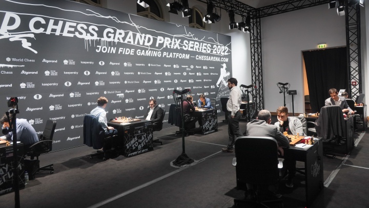 Nepo Pushes Against Ding's Berlin in Peaceful Ninth Round