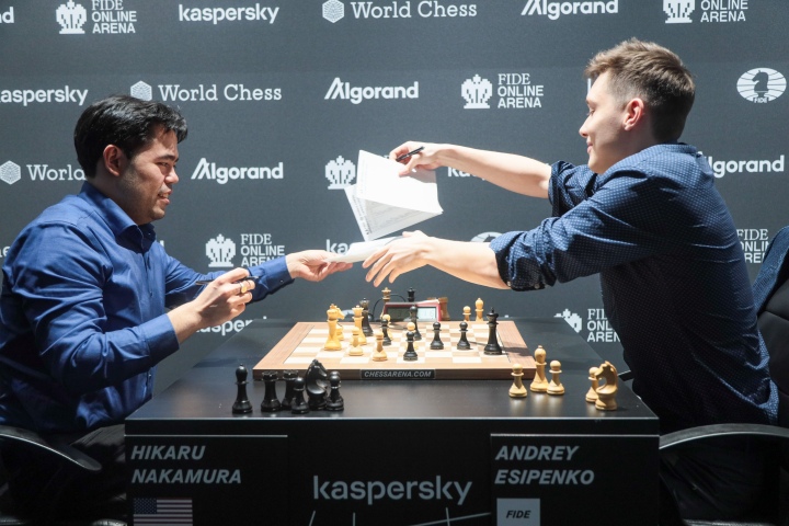 Lionel Messi and Cristiano Ronaldo Recreate Hikaru vs Magnus 