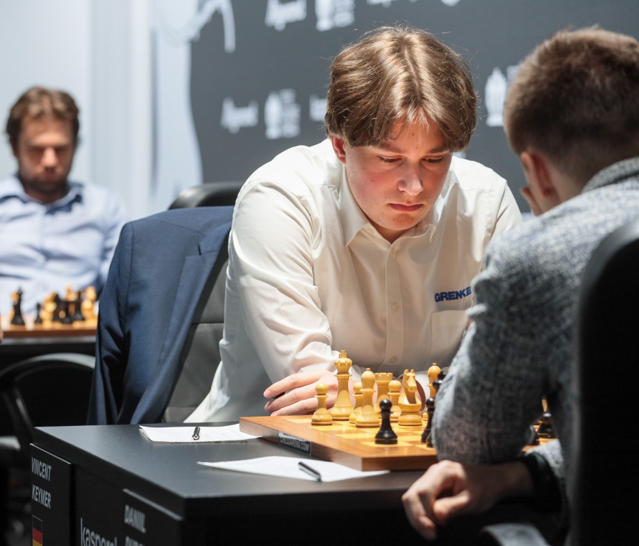 Daniil Dubov and Vincent Keymer after Round 4 of the FIDE Grand Prix 2022  in Berlin 