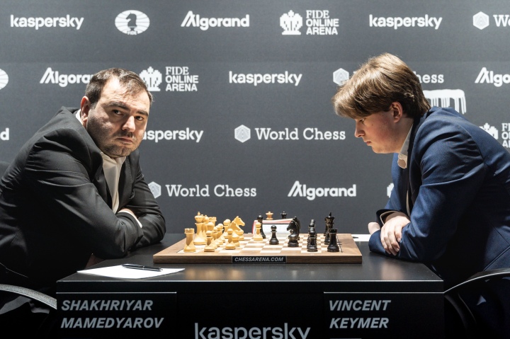 Daniil Dubov and Vincent Keymer after Round 4 of the FIDE Grand Prix 2022  in Berlin 