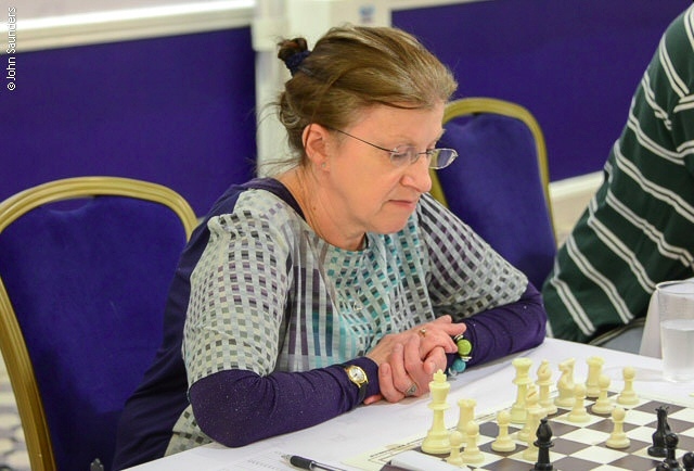 FIDE distributes €35,000 among veterans