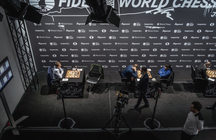 Vincent Keymer and Daniil Dubov after R5 of the FIDE Grand Prix 2022 in  Berlin