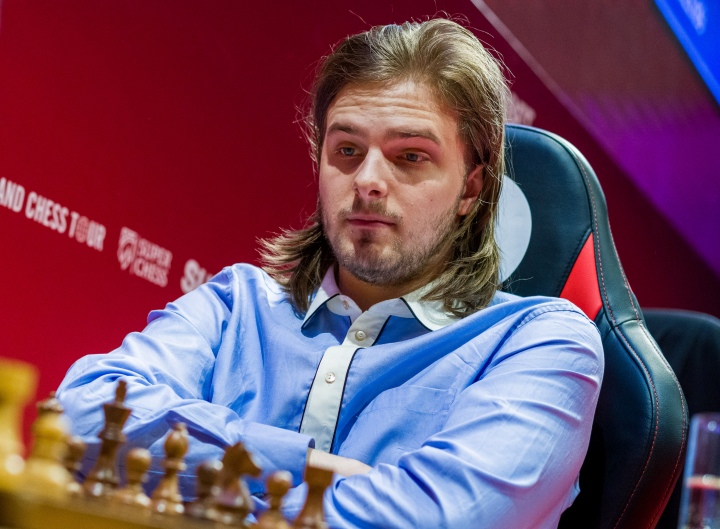 Magnus showing class by not starting the clock when Duda was being late :  r/chess