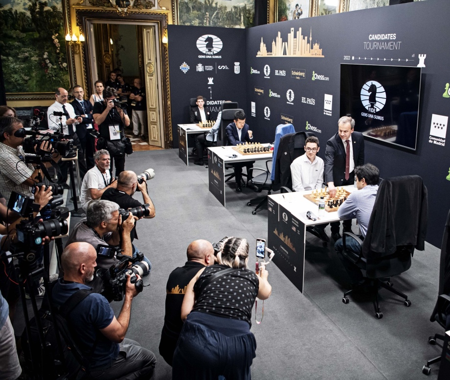 Caruana and Nepomniachtchi Win to Begin 2022 Candidates