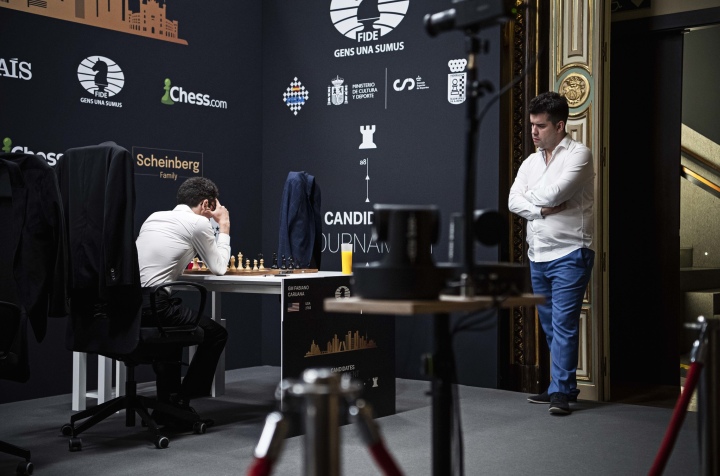 Caruana leads Grunge Candidates Tournament