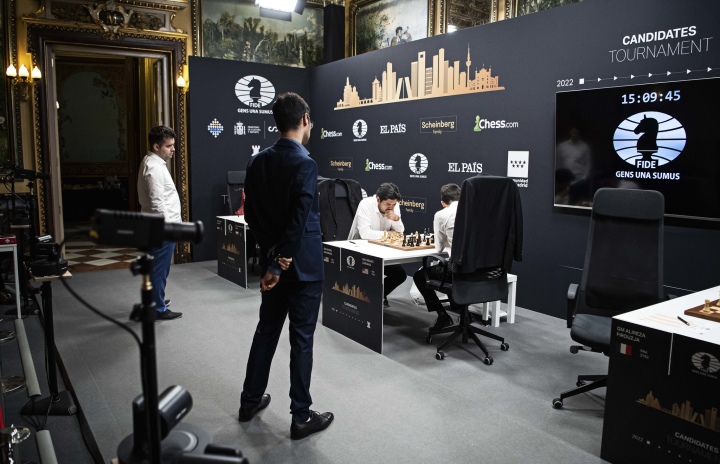 Round eight report: Nakamura stages a major upset as Rapport
