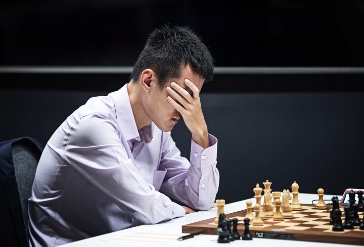 Nepomniachtchi Declines Draw, Topples Leader; Gukesh Jumps Into Tie For 1st  