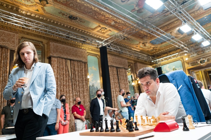 Campeonato Mundial da FIDE: Nepomniachtchi impressiona sob pressão e empata  a 1ª partida 