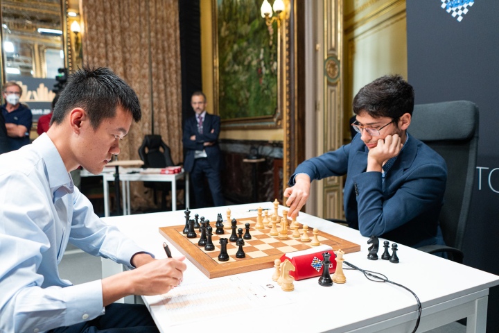 Campeonato Mundial da FIDE: Nepomniachtchi impressiona sob pressão e empata  a 1ª partida 