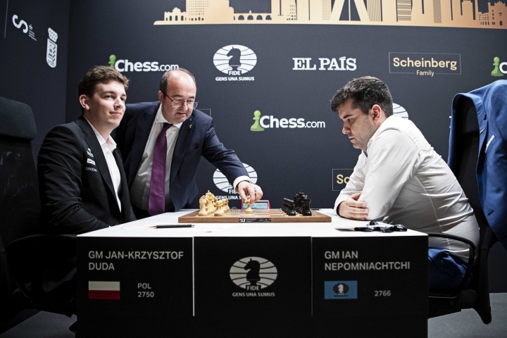 World Chess Championship 2023 Game 8 As It Happened: Ding Liren settles for  draw, Ian Nepomniachtchi stays in lead