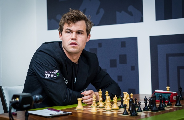 Hans Niemann blunders an entire rook!, World Blitz 2022, tournament,  chess, video recording