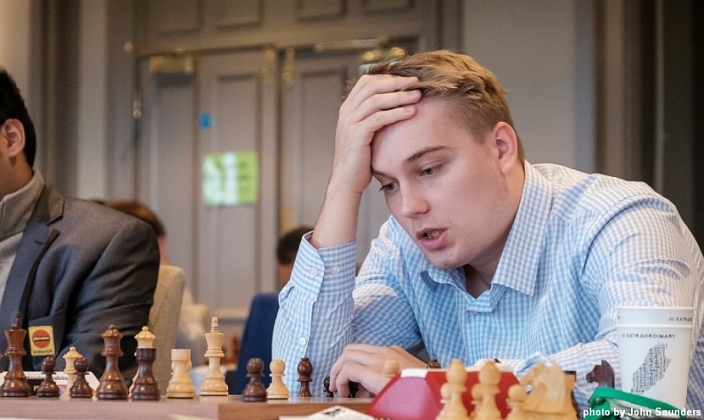 FIDE  Grand Swiss: 4 Players Lead; Carlsen Escapes 