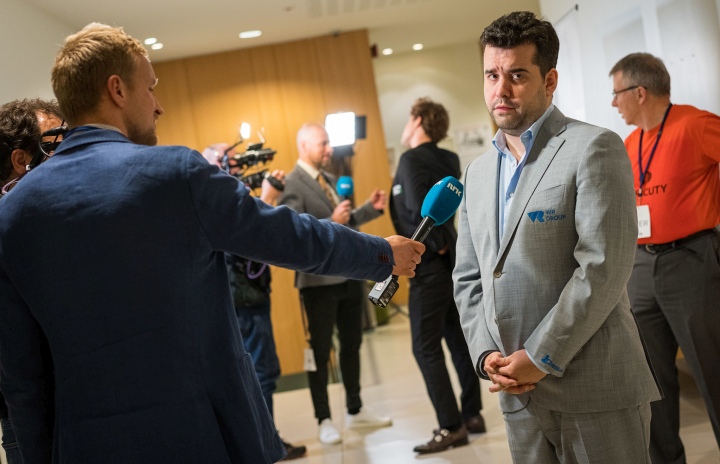 Ian Nepomniachtchi and Nakamura won, to set up finals! It's @gmhikaru vs  @lachesisq in the finals of Fischer Random. 📸 @davidllada…