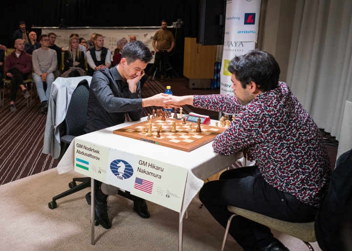 Ian Nepomniachtchi and Nakamura won, to set up finals! It's @gmhikaru vs  @lachesisq in the finals of Fischer Random. 📸 @davidllada…