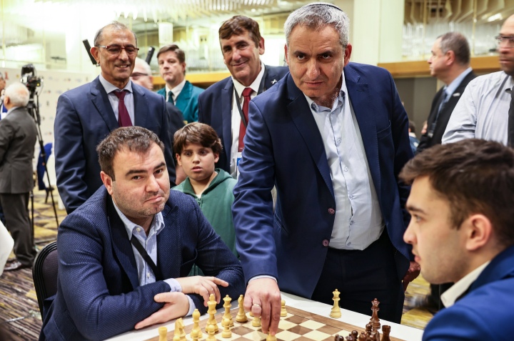 Former world champions take on dozens of chess players in Jerusalem –