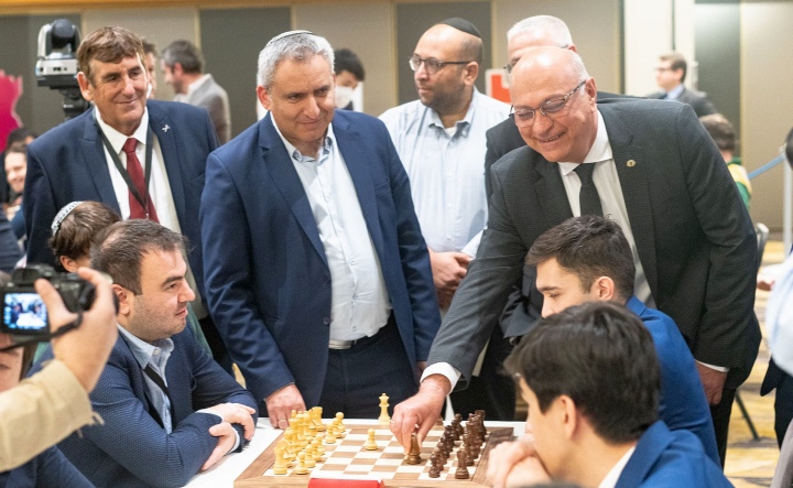 Former world champions take on dozens of chess players in Jerusalem –