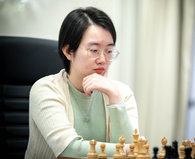 Tan Zhongyi and Goryachkina 1-1 with two games to go