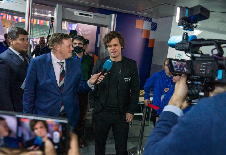 Magnus Carlsen and Zhongyi Tan, winners of the 2022 rapid world cup - El  Llobregat Open Chess Tournament