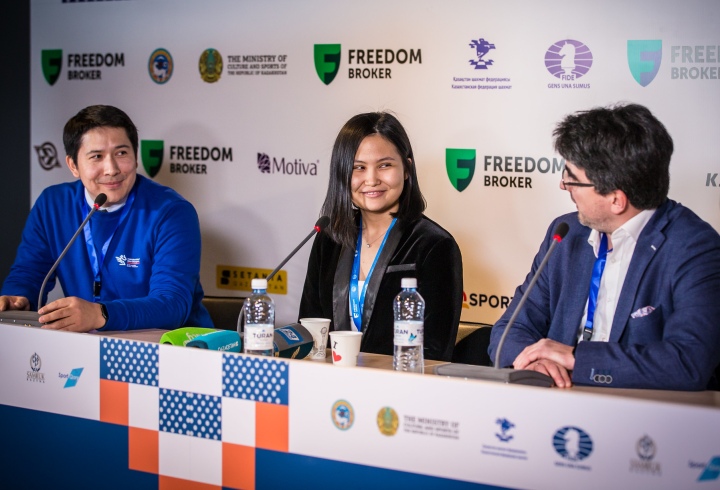 Magnus Carlsen e Bibisara Assaubayeva triunfam no Campeonato