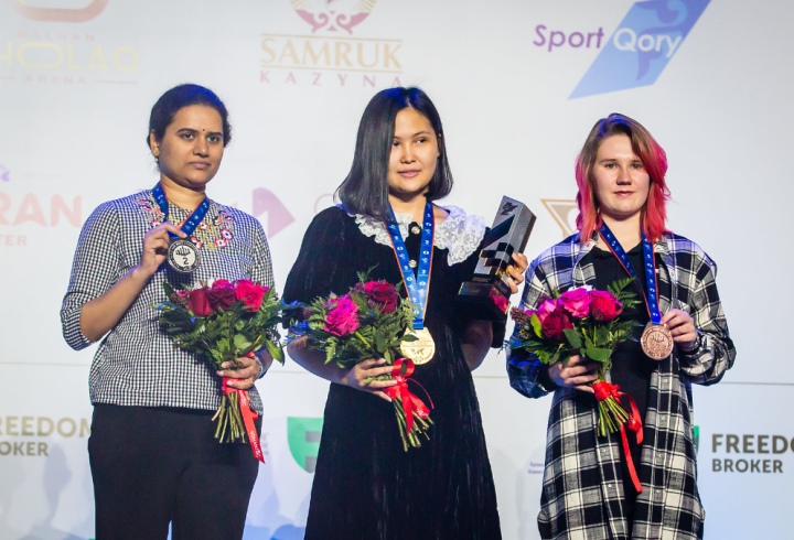 Bibisara Assaubayeva vence Mundial de Rápidas Feminino e Maxime
