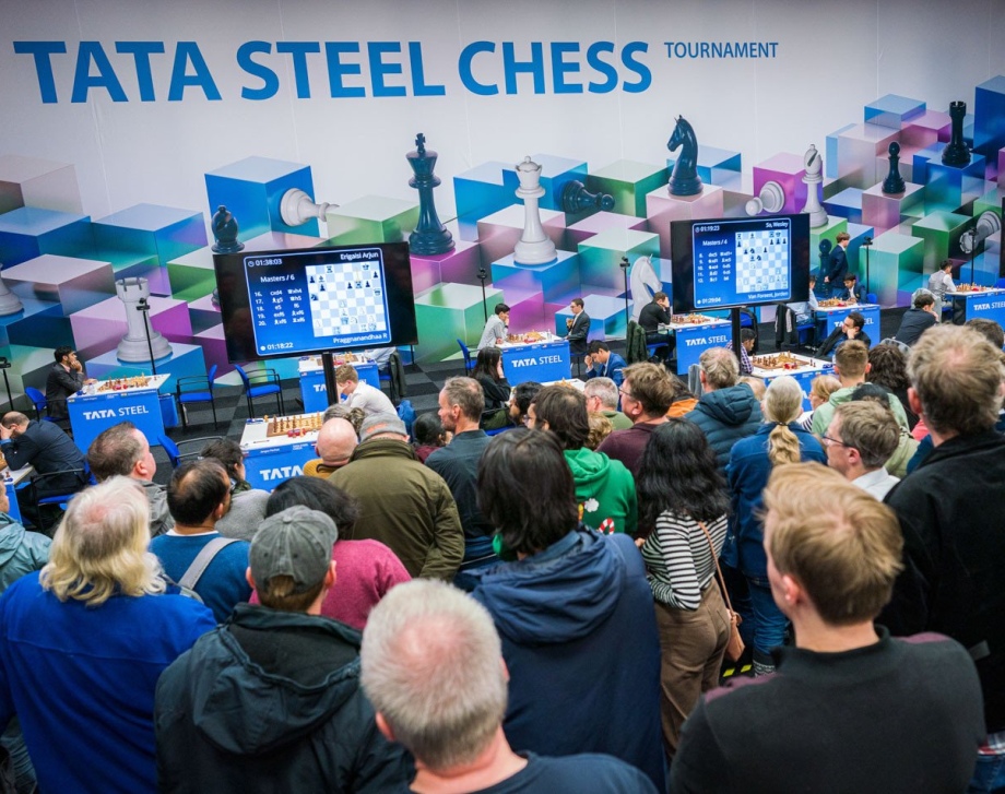 Masters Tata Steel Chess play soccer at Telstar