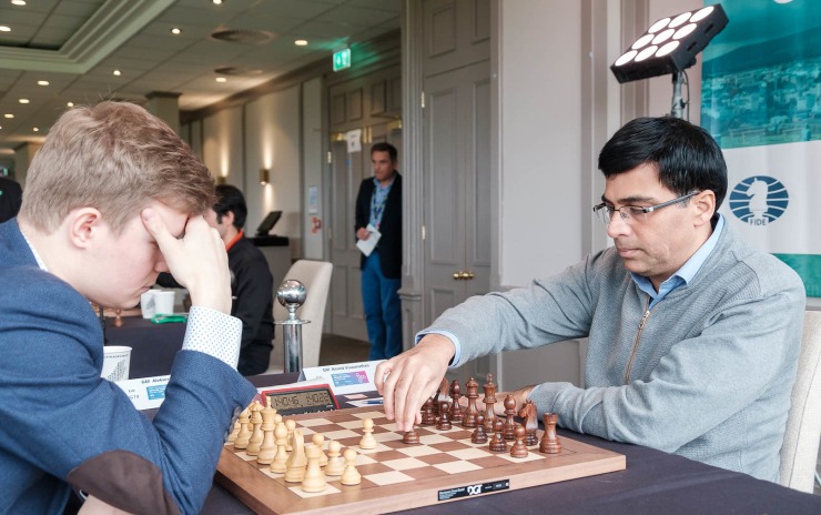 Grand Swiss 1: Anand falls, Carlsen on the edge