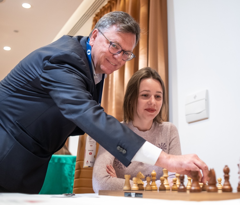 FIDE WGP Munich starts with a bang
