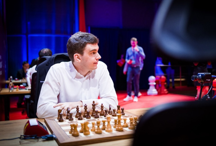 Stavanger 20230529.Magnus Carlsen plays blitz chess against