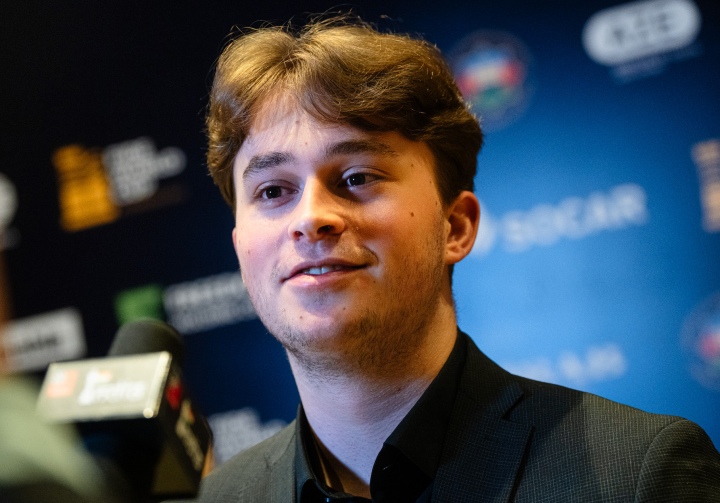 2700chess on X: 18 y/o 🇩🇪 Keymer (2720.4 +19.4) beats Carlsen in Round  4.1 #FIDEWorldCup and moves to World#24 on the live rating list with TPR of  3050 (!)  Photo: Anna