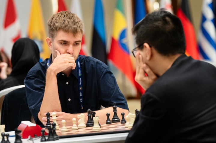 20 July 2019, Baden-Wuerttemberg, Karlsruhe: The 14-year-old Vincent Keymer  (r) plays at the chess tournament Grenke Open against world champion Magnus  Carlsen and is defeated only after the 81st move after 6:45