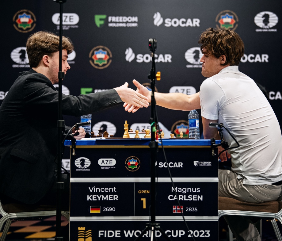 FIDE World Cup Round 4 Game 1: Magnus Carlsen loses to 18-year-old